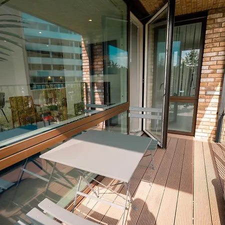 Modern 2 Bedroom With Superking Bed, Gated Free Parking & Balcony Views Near Wembley